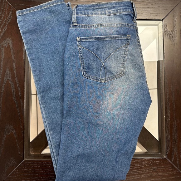 *CALVIN KLEIN* Medium Wash Ultimate Skinny Fashion Jeans Size 4 - Picture 1 of 10